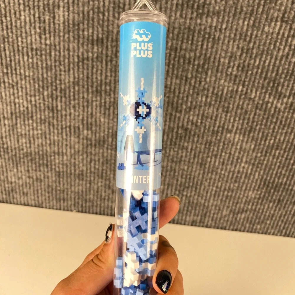 Plus-Plus Winter 70 Piece Building Set Blue White Snowflake Tube 04116 Denmark